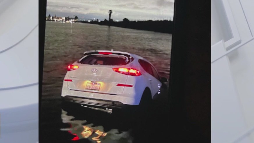 Car plunges into water in Marina del Rey